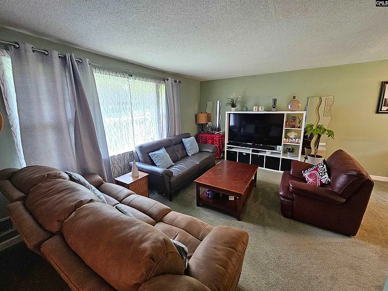 625 Challedon Dr — Photo 4
