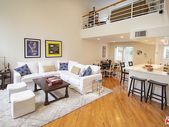 4th image of 928 19th St Unit 102