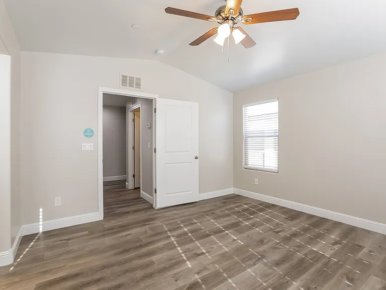 10115 Mayflower Bay Ave — Photo 10