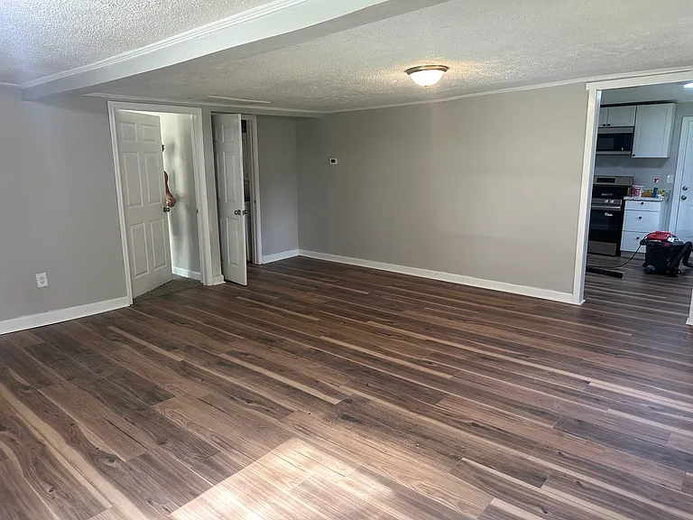 782 Hillsboro St — Photo 3