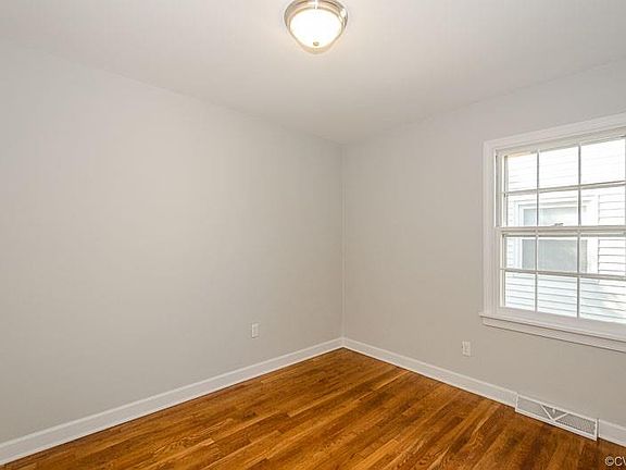 5th image of 23 N Quince Ave