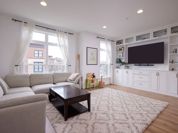 3541 Bellflower Ln, Rockville, MD 20852