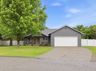 699 E Cloverleaf Dr, Hayden Lake, ID 83835