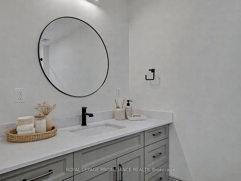 380 George St N #1B — Photo 21