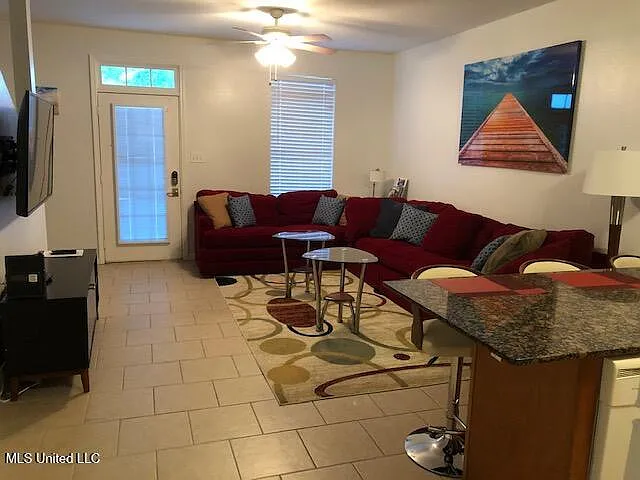 3 bed, 3.0 bath, 1283 sqft, $1,950 — Photo 4