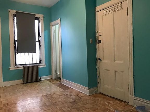 5th image of 2147 Mapes Ave