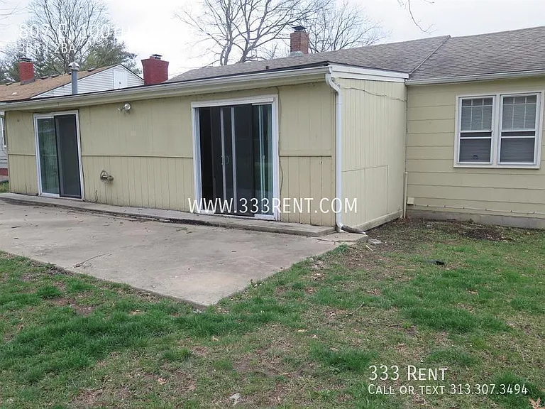807 E 100th Ter — Photo 16