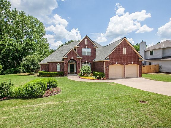 2nd image of 235 Woodview Ln