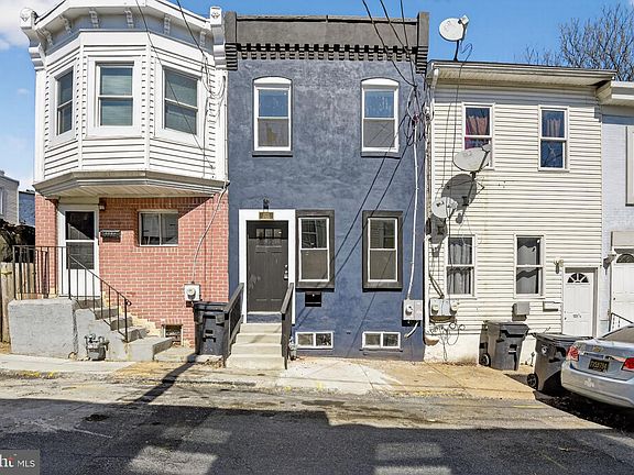 2nd image of 1123 Pleasant St