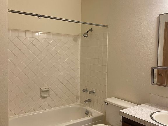 5th image of 810 Spartan Dr APT 5