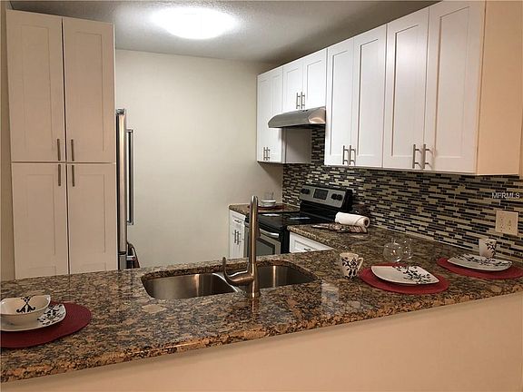 3rd image of 5212 Lazy Oaks Dr