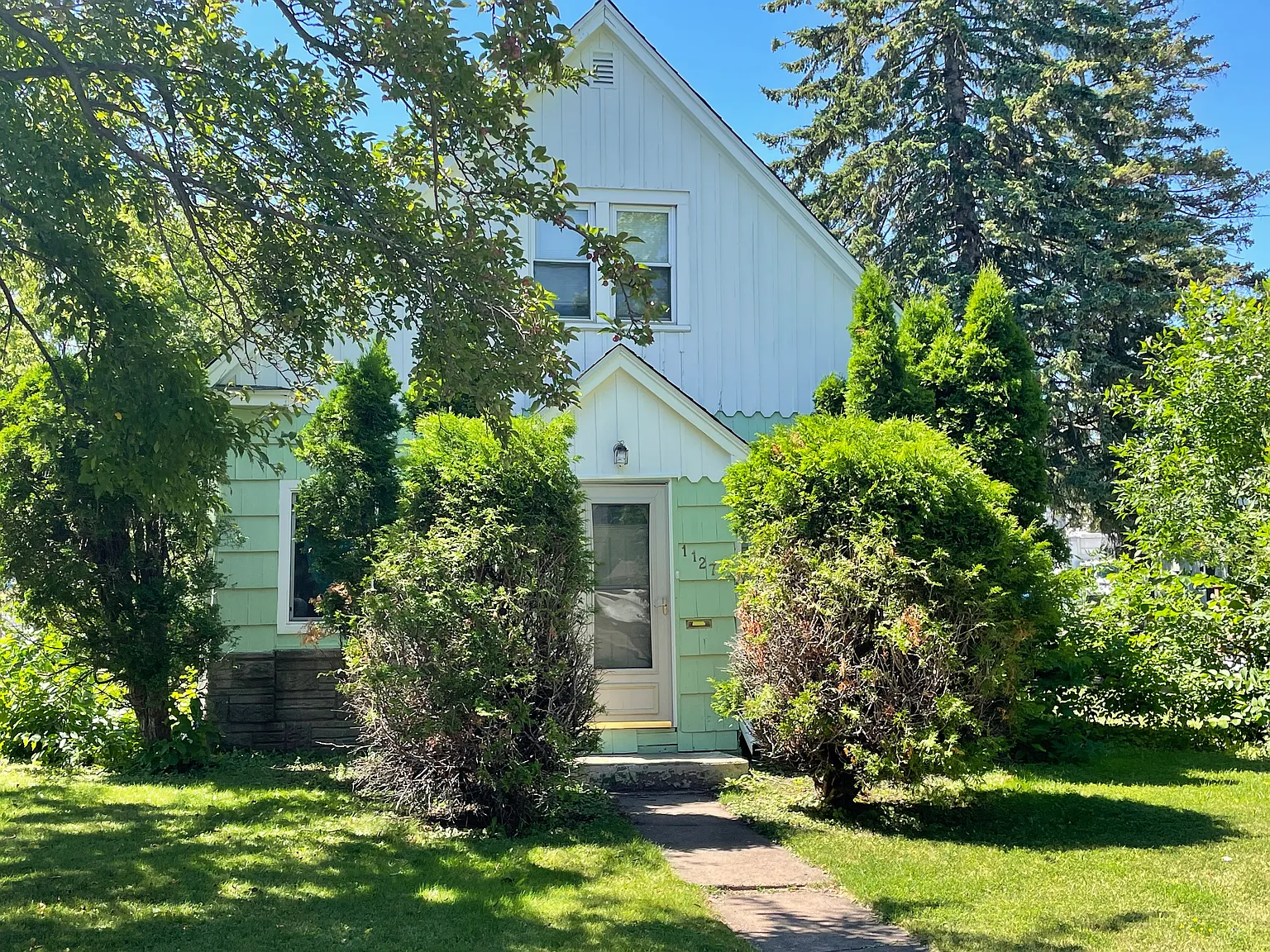 1127 Baxter Avenue — Photo 1