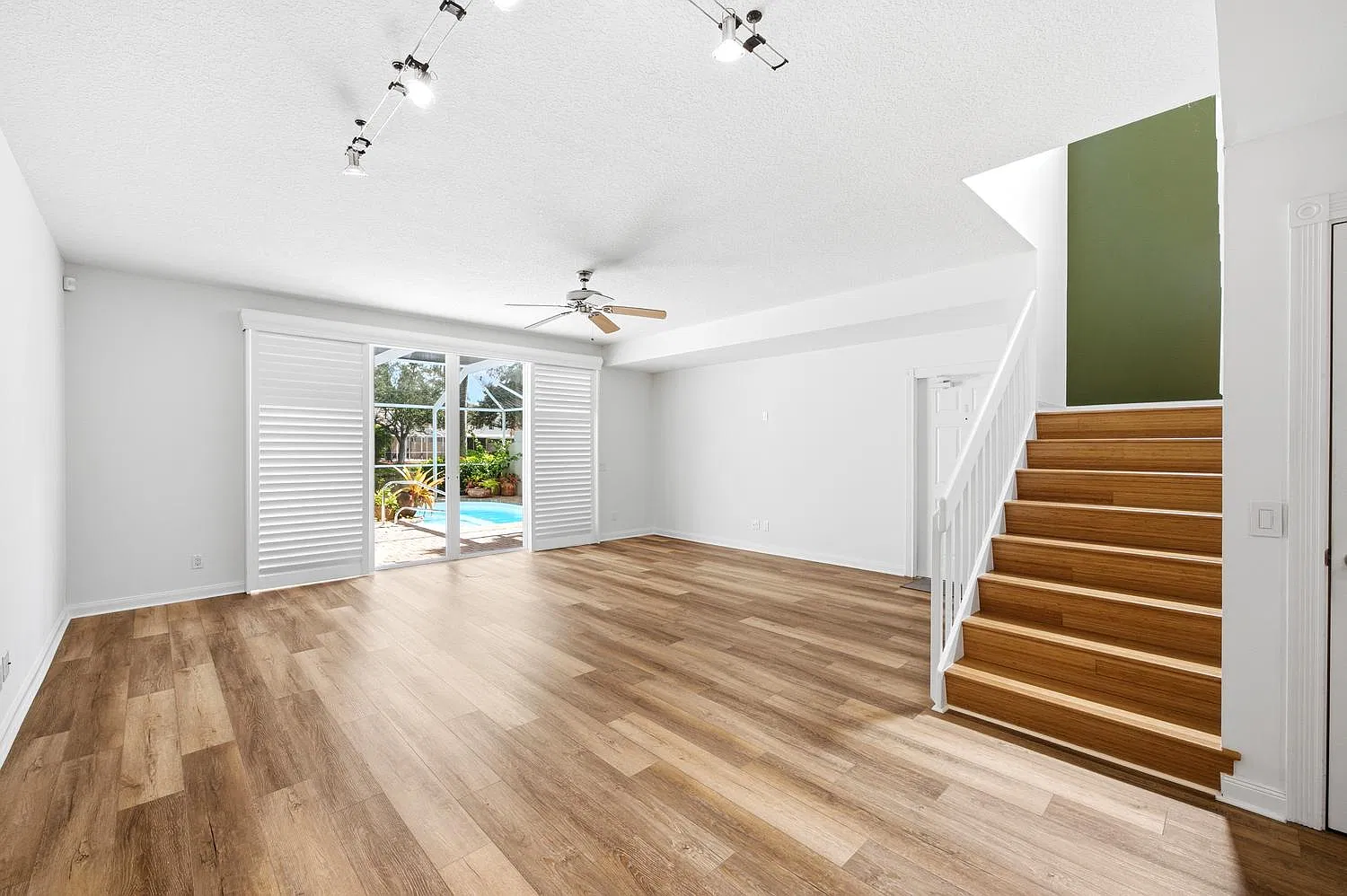 5729 Cove Cir — Photo 3