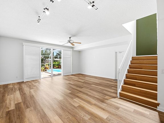 3rd image of 5729 Cove Cir