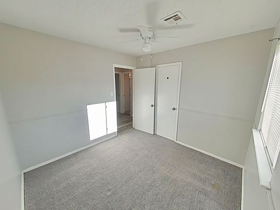 5th image of 324 NW Compass Dr