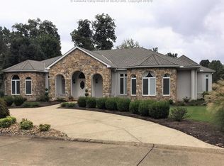 301 Heath Rd, Hurricane, WV 25526