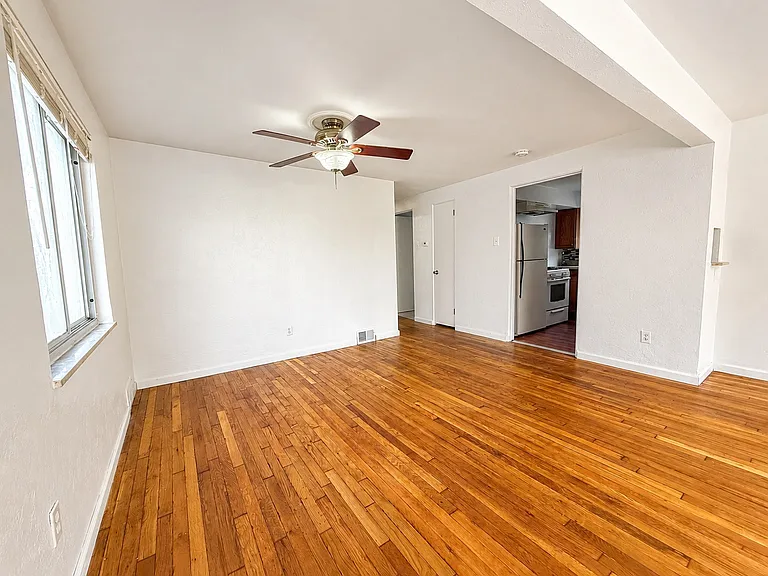 150 Sceneridge Ave #1 — Photo 5