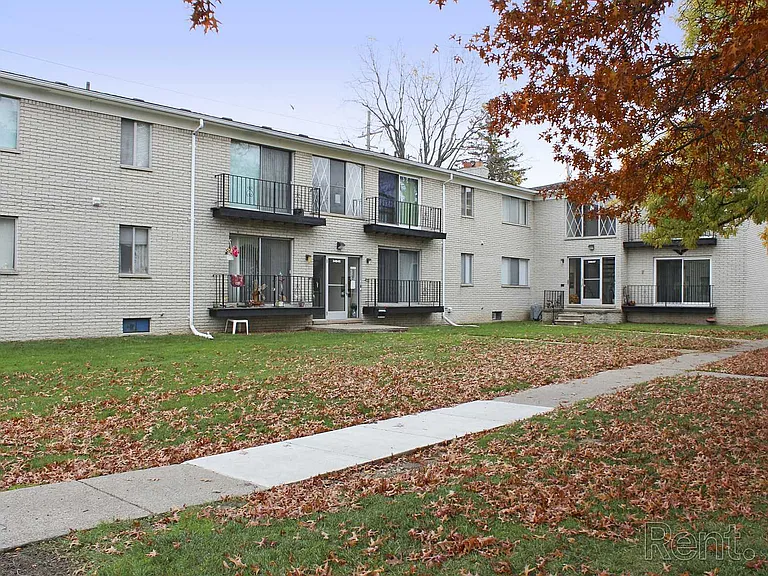 Pleasantview Manor Apartments — Photo 9