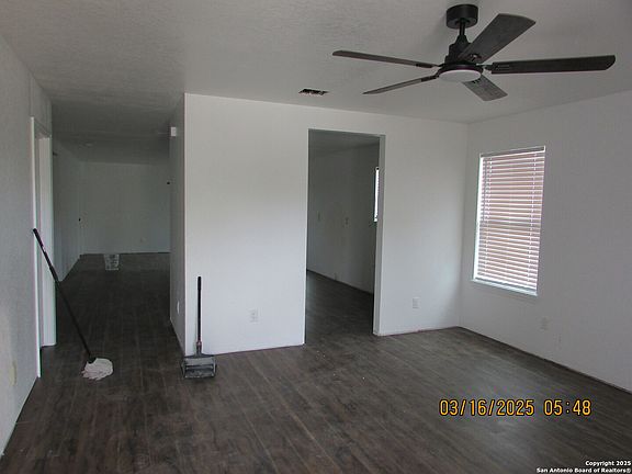 4th image of 945 Rockwell