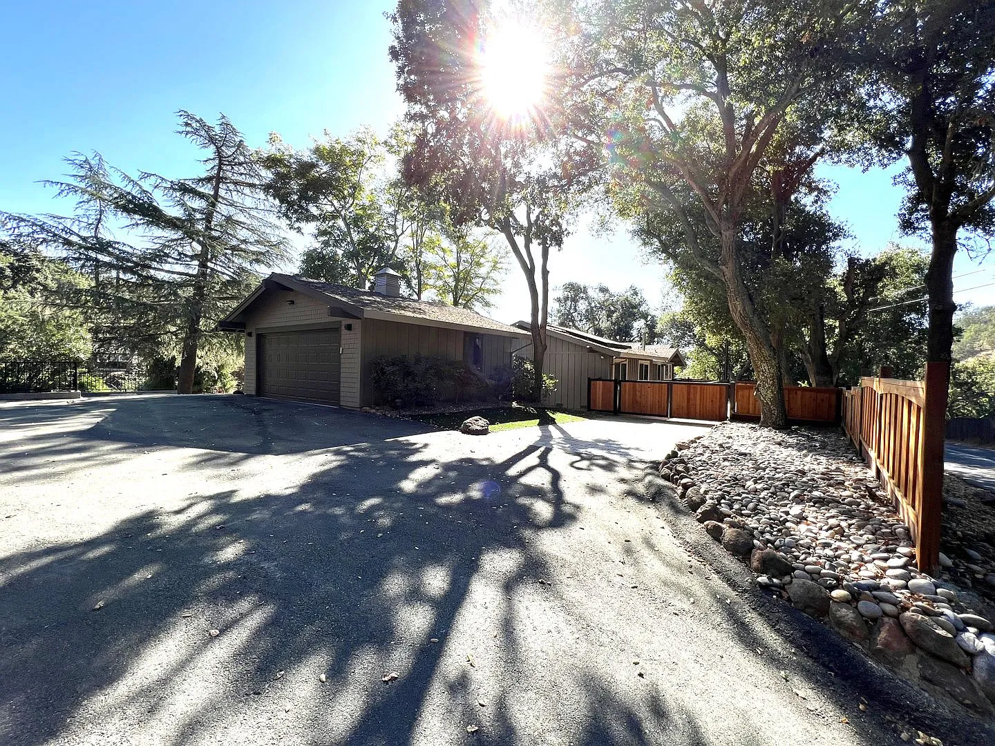 4 bedroom 2 bath beautifully updated in Diablo — Photo 2