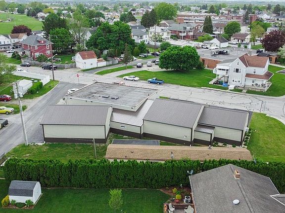 4th image of 390 Linden Ave