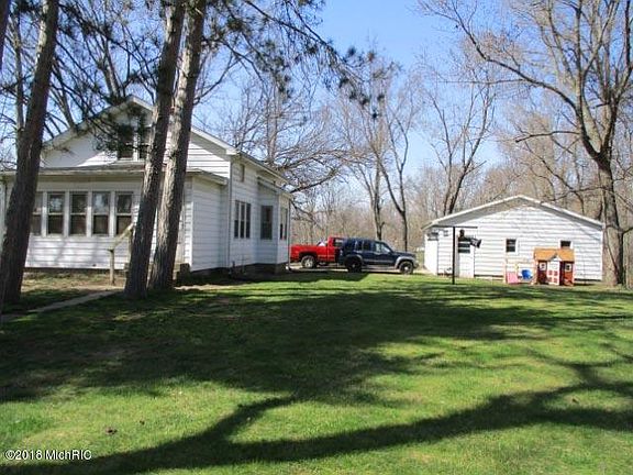 2nd image of 935 Golden Ave
