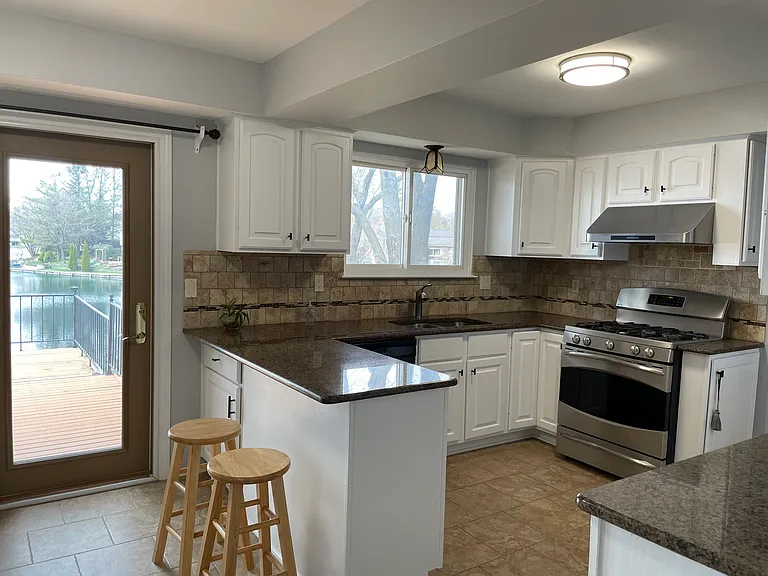 1911 Smallbrook Dr — Photo 15
