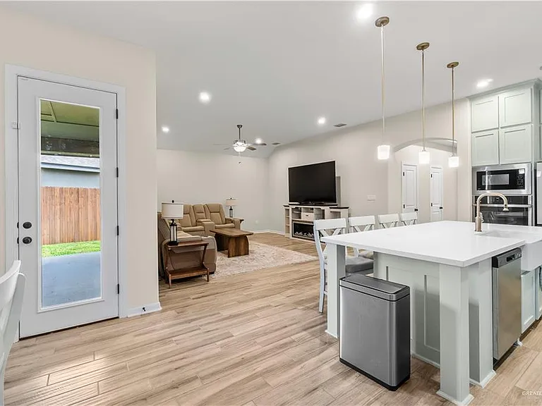 13813 Belle Ct — Photo 9
