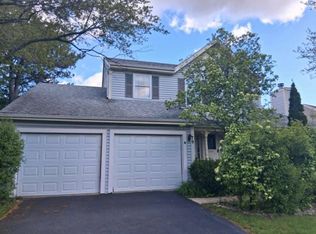 79 Brookstone Dr, Streamwood, IL 60107