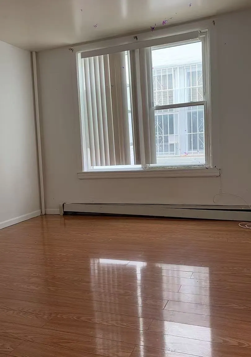 3 bed, 1100 sqft, $2,900 — Photo 2