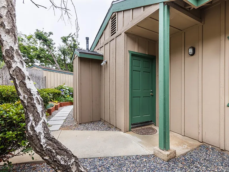 275 Hillcrest Dr #105 — Photo 3