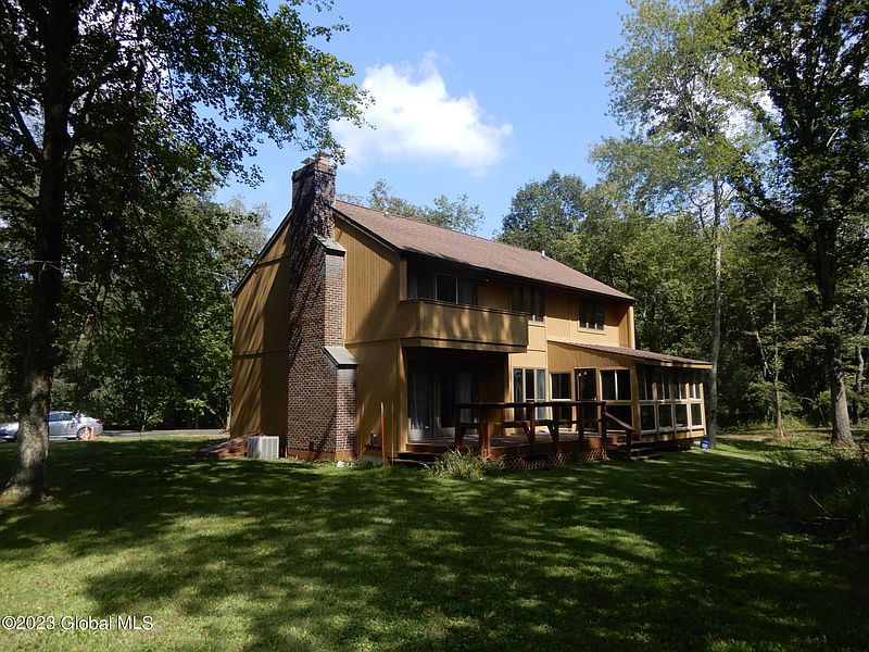 2nd image of 312 Schoolhouse Road