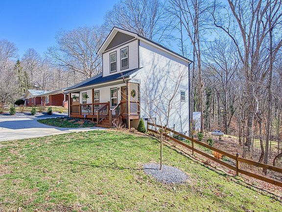 3rd image of 212 Thomas Park Dr