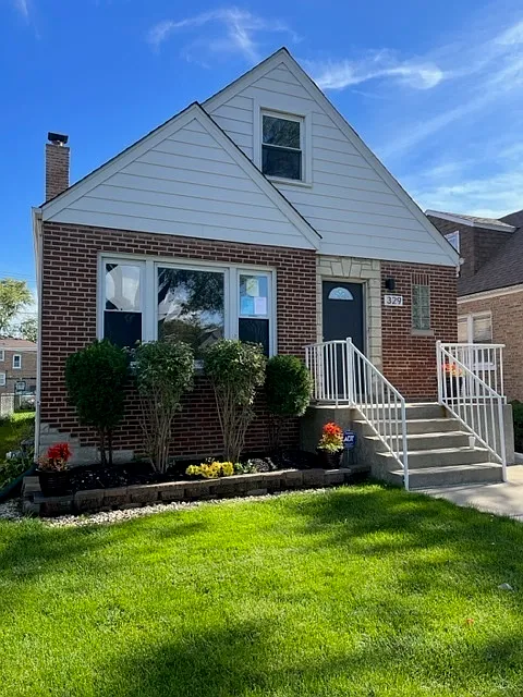 329 Granville Ave photo 1
