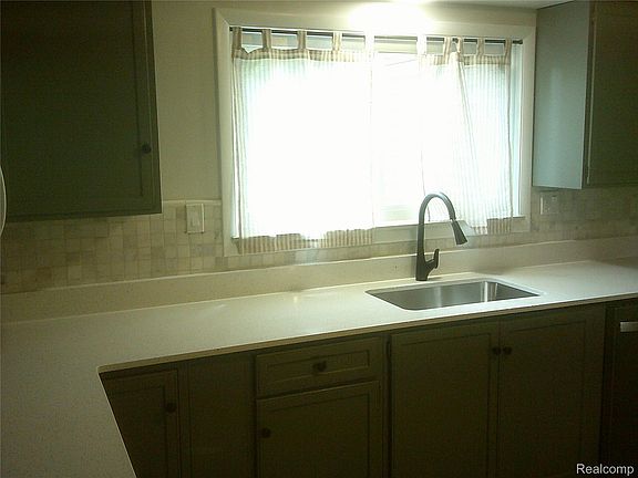 3rd image of 105 N Corbin St
