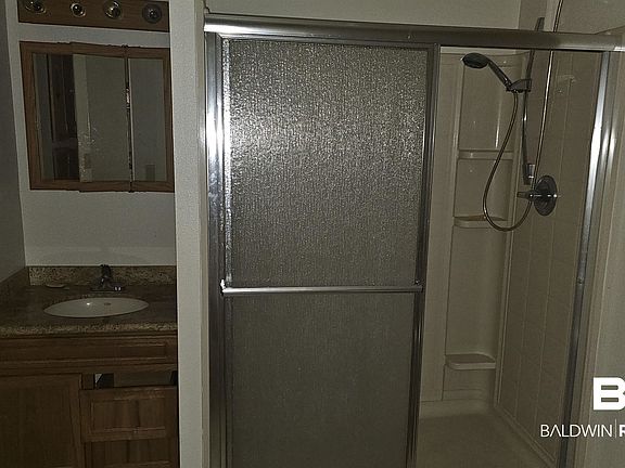 5th image of 307 Scott St