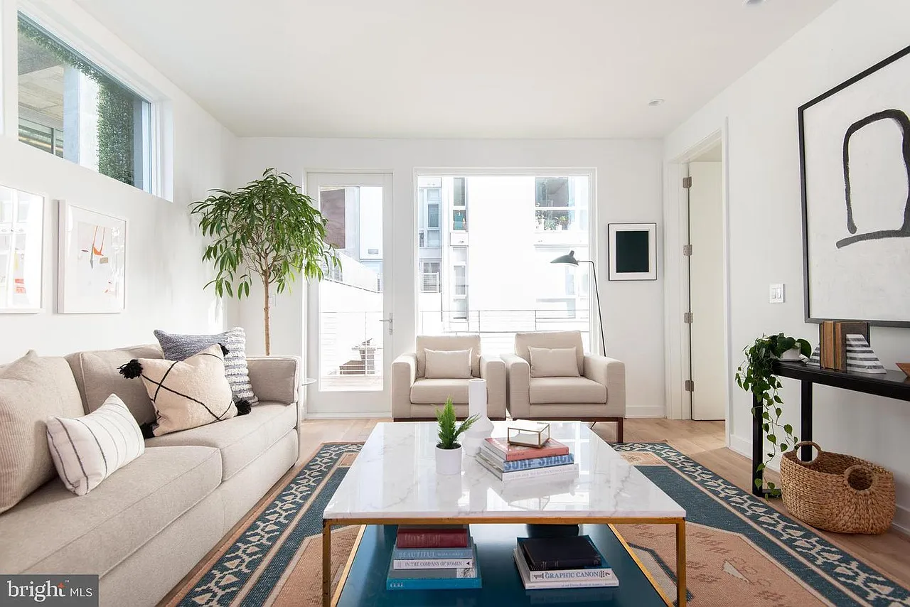 2 bed, 926 sqft, $3,700 — Photo 1