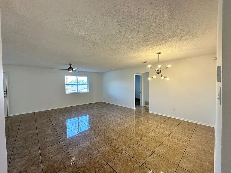 4403 Tidal Wave Dr — Photo 2