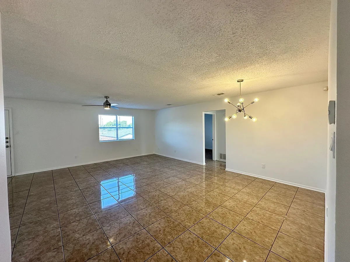 Building Photo - 4403 Tidal Wave Dr