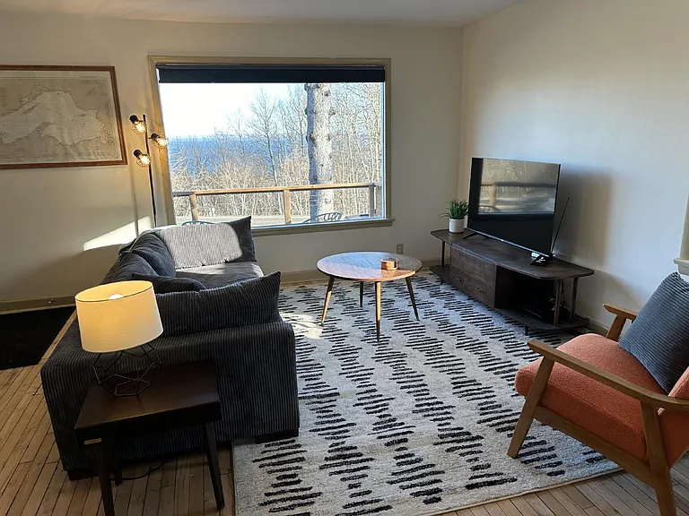 1215 E Skyline Pkwy — Photo 3