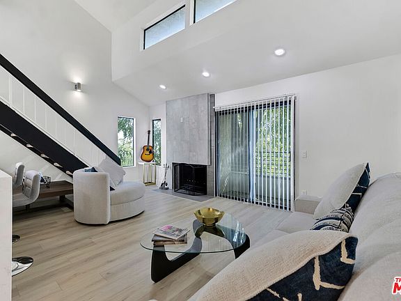 4th image of 8221 Langdon Ave Unit 208