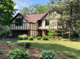 997 Belaire Ct, Naperville, IL 60563