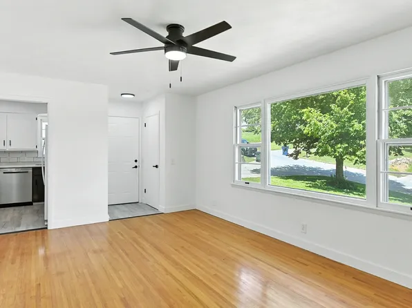 911 Arnold St, Glenwood, IA 51534