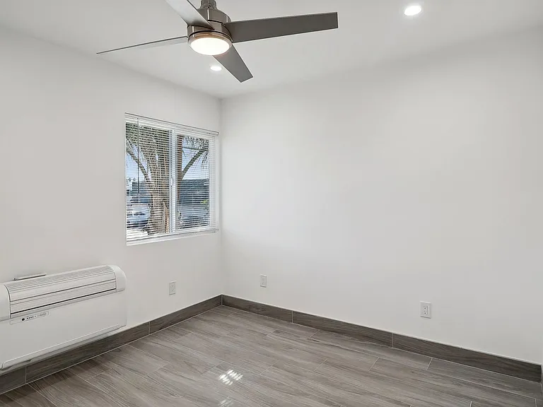 Palm Terrace Apartments — Photo 18