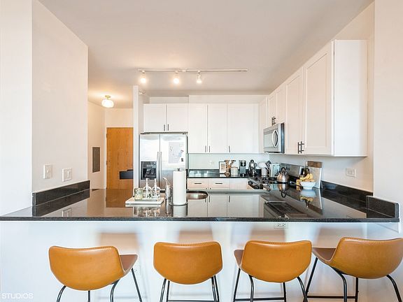 4th image of 451 W Huron St Unit 804