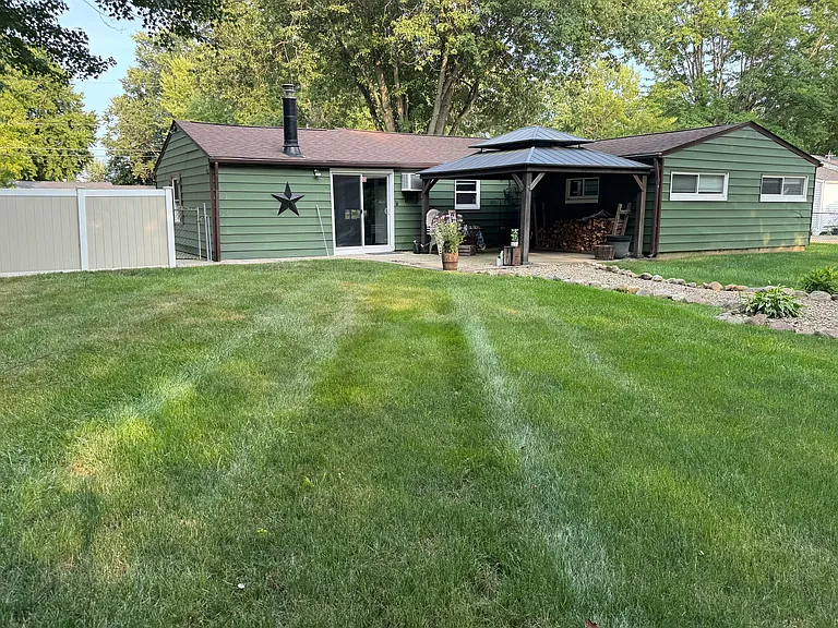 12755 Vincent Dr — Photo 22