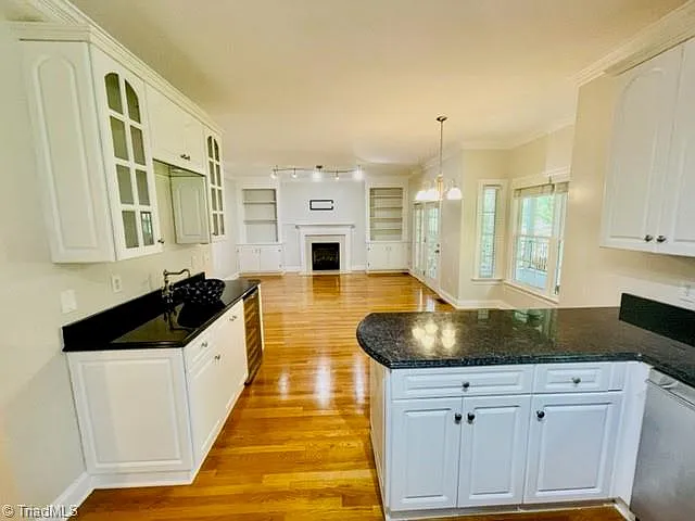 104 Castleton Pl — Photo 8