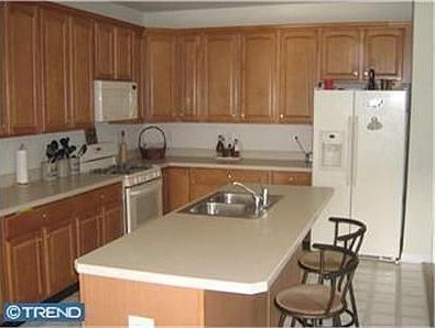 4th image of 34 Wrentham Dr