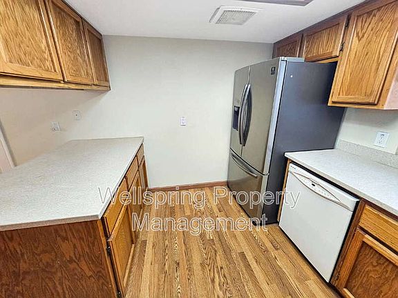 4th image of 821 Janelle Ct