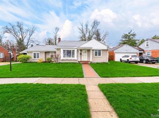 22515 Floral St, Farmington, MI 48336